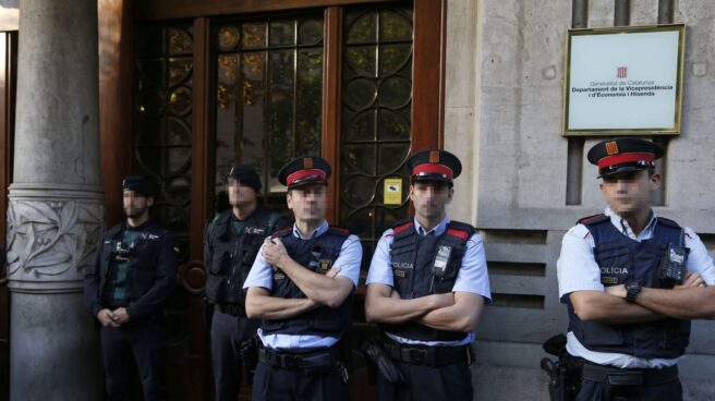 Mandos de la Guardia Civil piden al Gobierno que tome el control de los Mossos