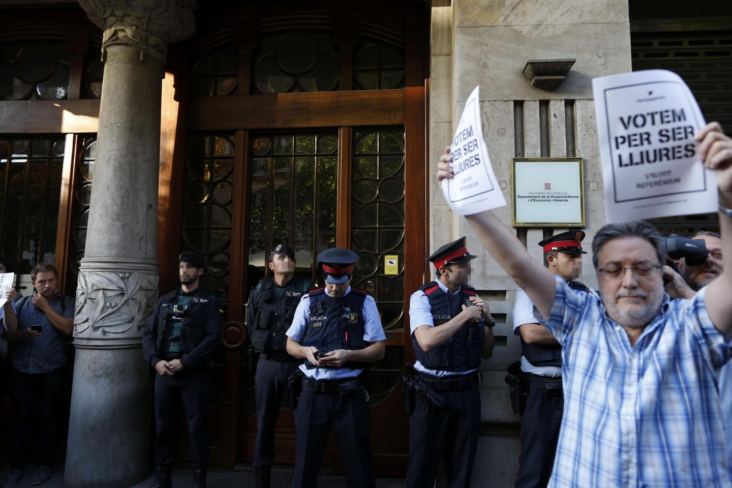 La Guardia Civil detiene a la cúpula de Economía y Hacienda de la Generalitat