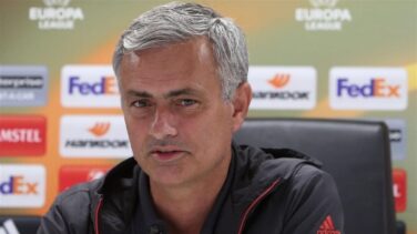 Mourinho asegura que ha pagado todo lo que debe y el TSJM le desmiente