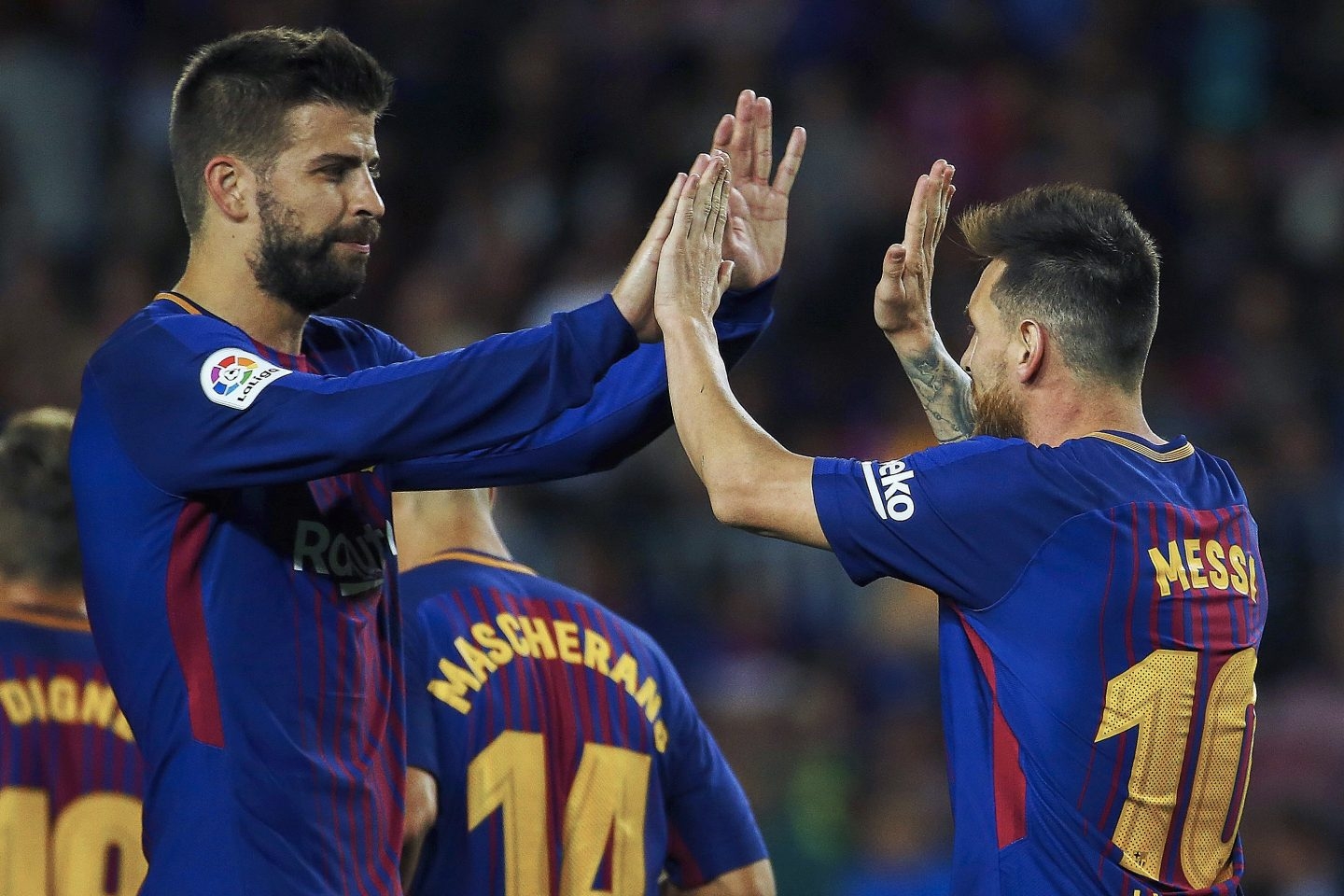 Piqué y Messi, en el Camp Nou.