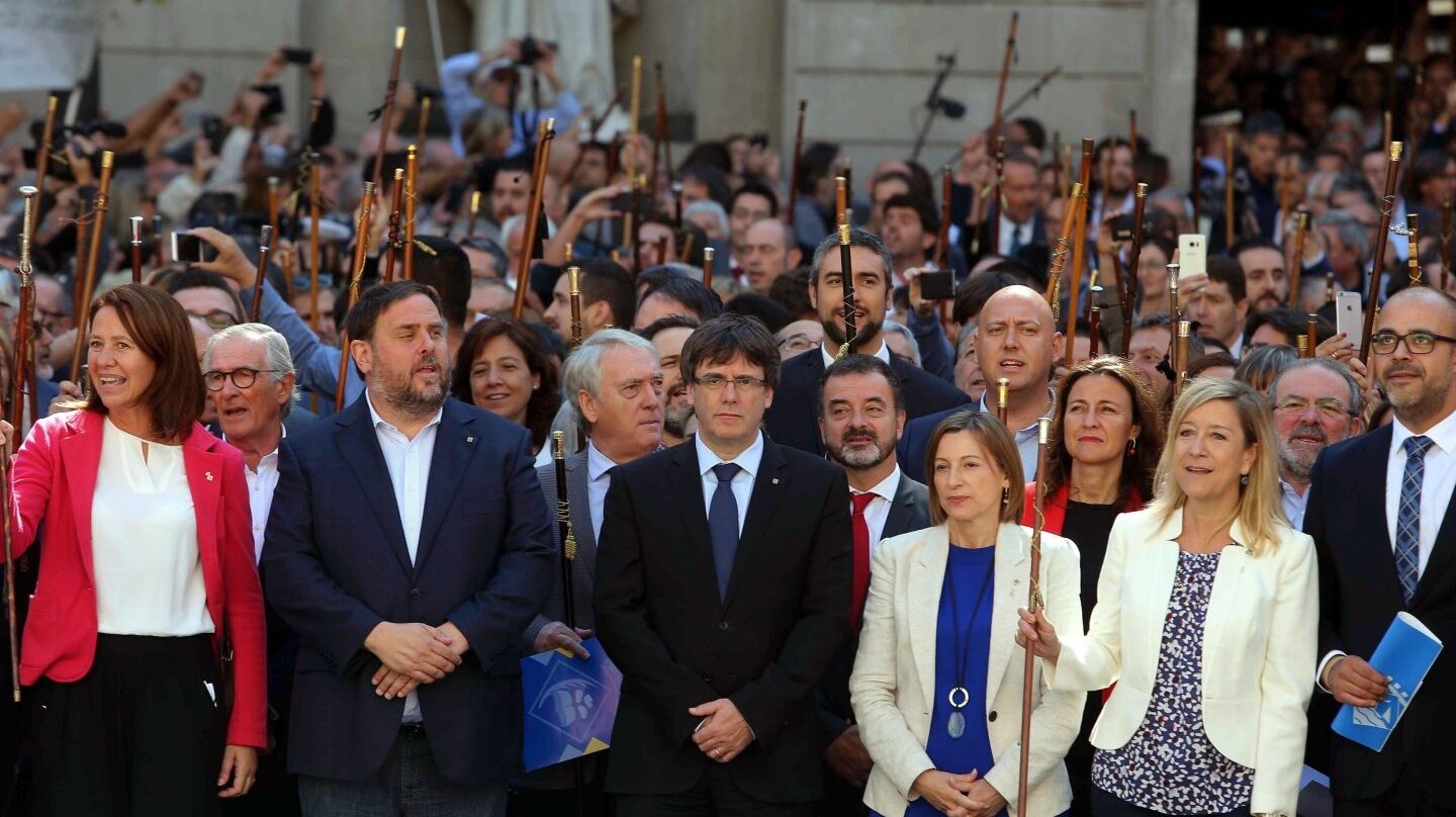 Puigdemont y Junqueras, en la recepción de los alcaldes independentistas.