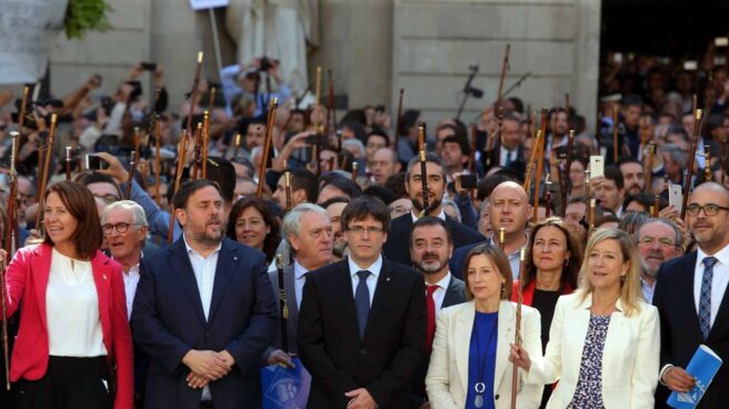 Puigdemont y Junqueras, en la recepción de los alcaldes independentistas.