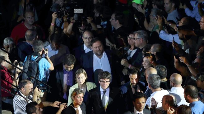Puigdemont y Junqueras, en el arranque de la campaña del referéndum en Tarragona.