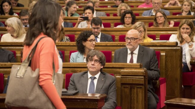 Torra afronta su primer pleno como president con la duda de ocupar el escaño de Puigdemont