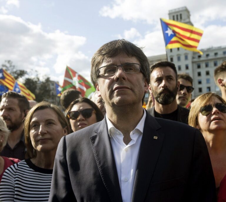 Puigdemont pide "dejar tranquilos" a Mossos porque su prioridad es seguridad