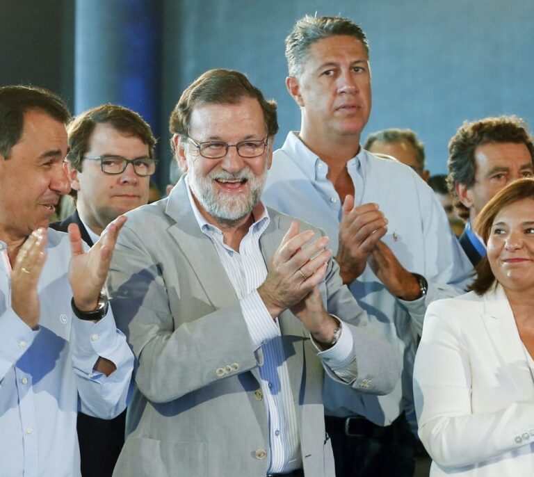 Rajoy advierte que frenará la "voladura de la Constitución" en Cataluña