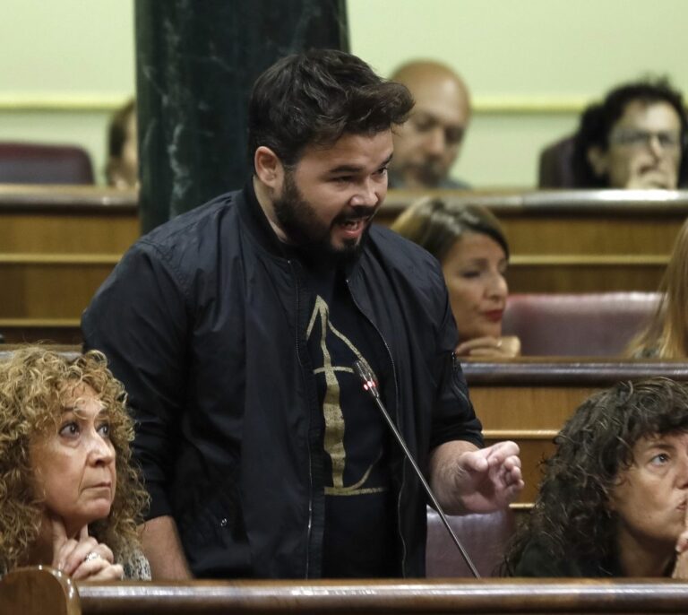 Rufián la vuelve a montar en el Congreso: votar el 1-O "te hace antifascista"