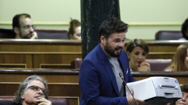 El show de Rufián en el Congreso: enseña una impresora "republicana" como garantía del 1-O