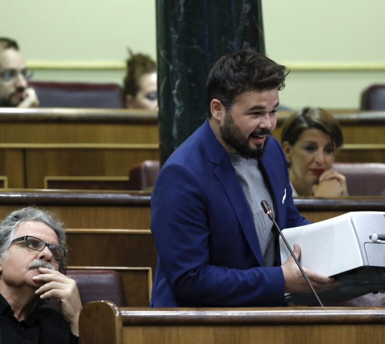 El show de Rufián en el Congreso: enseña una impresora "republicana" como garantía del 1-O