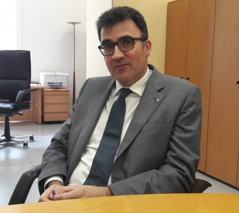 Un alto cargo del Govern, mientras era registrado por la Guardia Civil, a su secretaria: "tira los papeles por el patio"