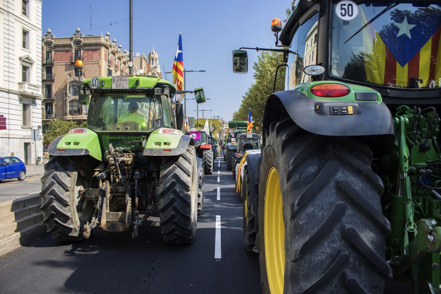 Referéndum 1-O: Tractores por las calles de Leida.