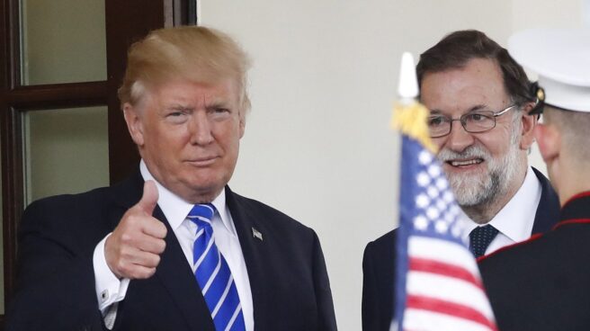 El presidente de EEUU, Donald Trump, tras recibir a Mariano Rajoy a las puertas de la Casa Blanca.