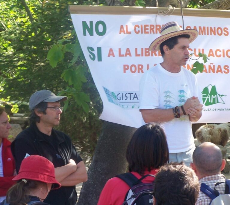 Un juez sugiere que a un activista le 'colaron' droga en su coche para que deje de protestar