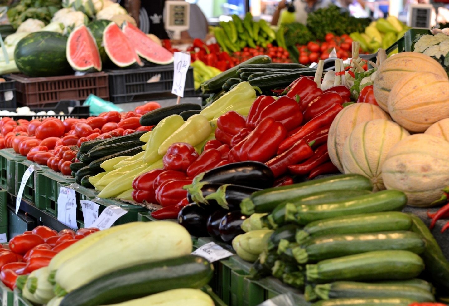 La fruta más consumida es la naranja.