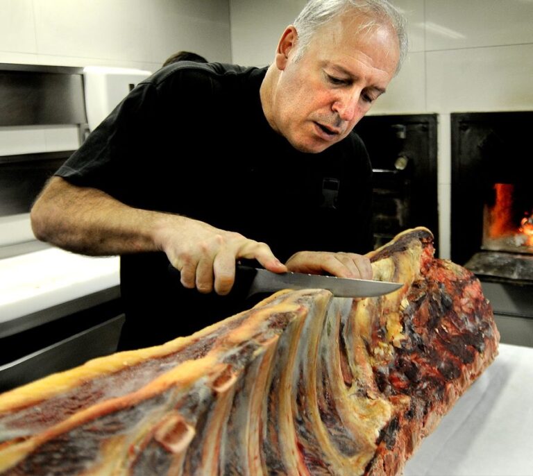 Víctor Arguinzoniz, de Etxebarri, Premio Nacional al mejor jefe de cocina