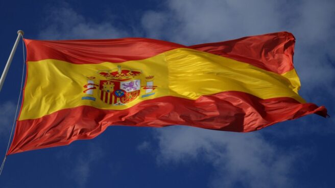 Una empresa fabrica 24.000 banderas españolas en previsión de que aumente la demanda