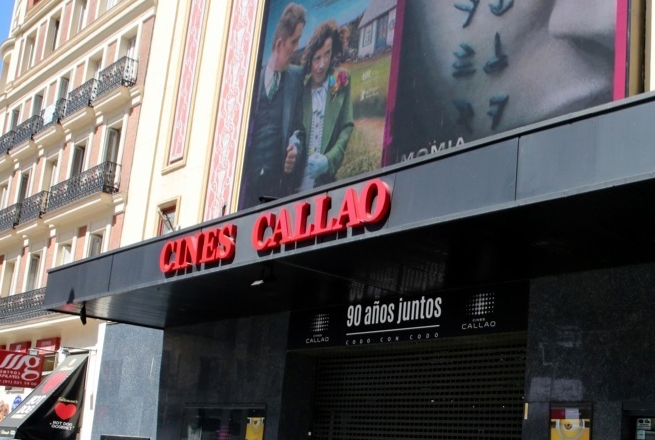 Fachada de los cines Callao en Madrid