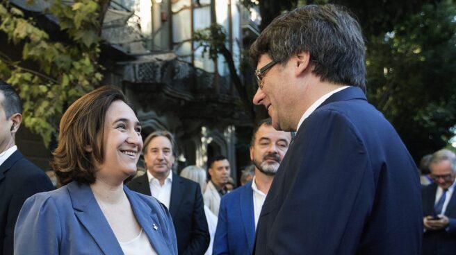 Ada Colau, junto a Carles Puigdemont.
