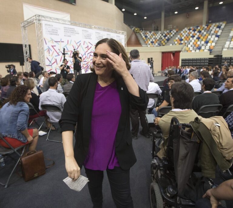 Colau pide ayuda a 27 alcaldes europeos para que Bruselas medie en Cataluña