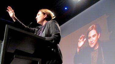 Colau acusa a "la derecha española" de "distorsionar lo que pasa en Cataluña"