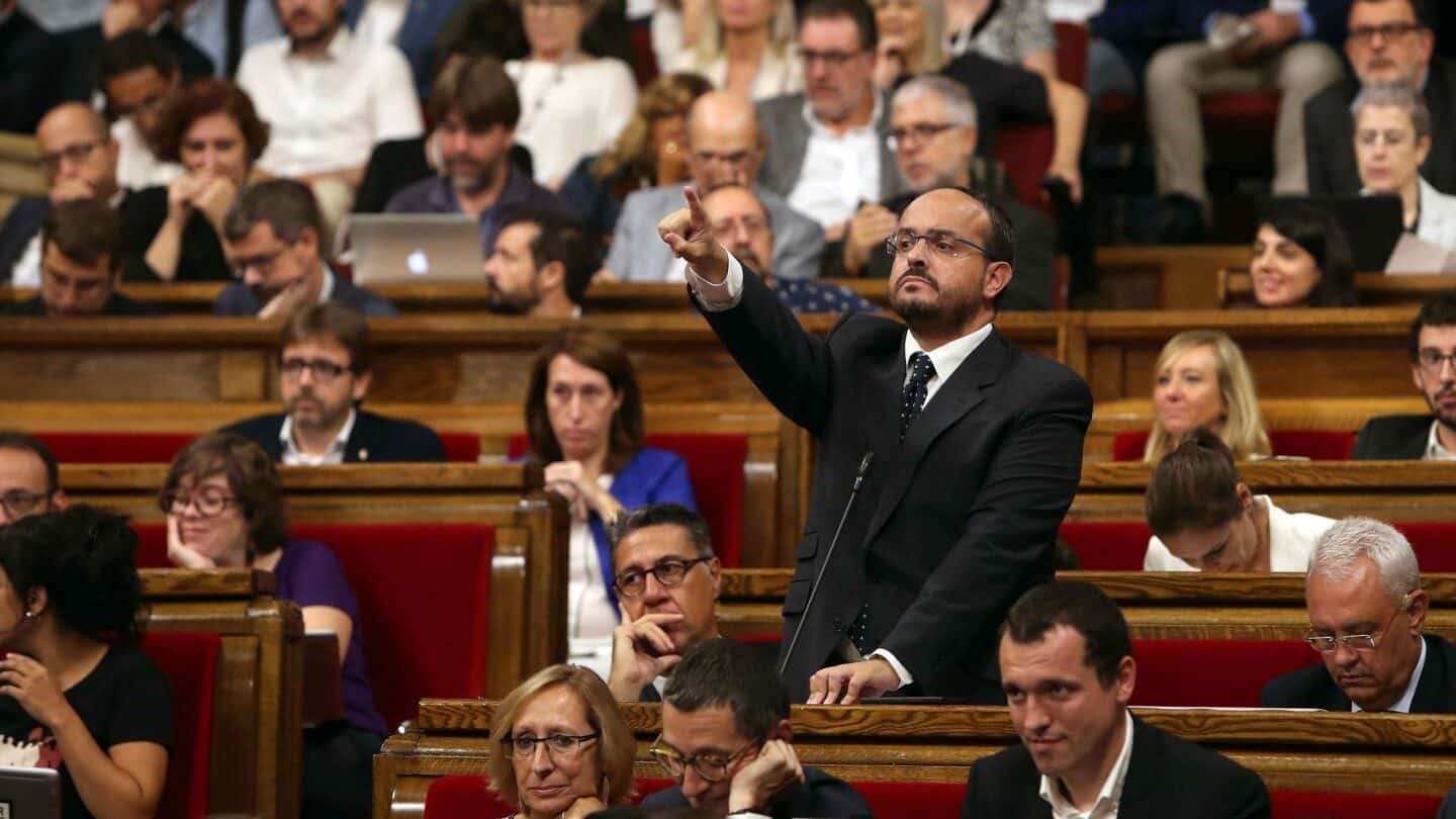 El PP catalán propone a Cs y PSC una moción de censura urgente a Torra