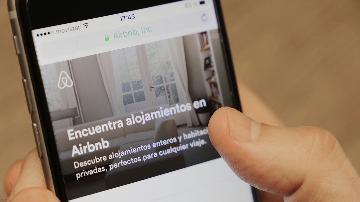 Airbnb pagará el alojamiento a 20.000 afganos en todo el mundo