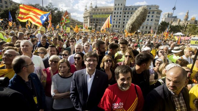 Carles Puisgmont, al frente de la manifestación de la Diada.