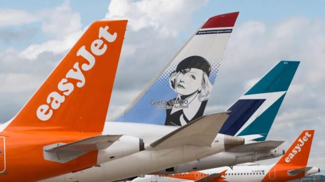 Aviones de las aerolíneas easyJet y Norwegian.