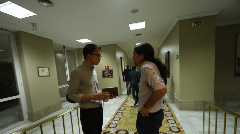Iñigo Errejón y Pablo Iglesias el pasado julio en los pasillos del Congreso de los Diputados.