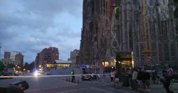 La Sagrada Familia acordonada dentro de un operativo antiterrorista