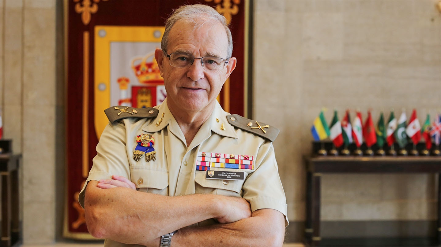 El general Miguel Ángel Ballesteros, en la sede del Instituto Español de Estudios Estratégicos (IEEE)