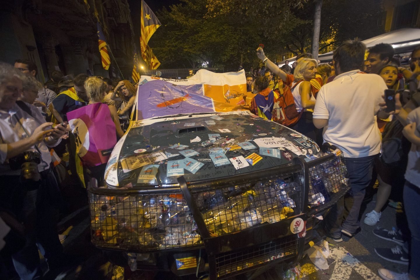 Estado en el que ha quedado el vehículo de la Guardia Civil.