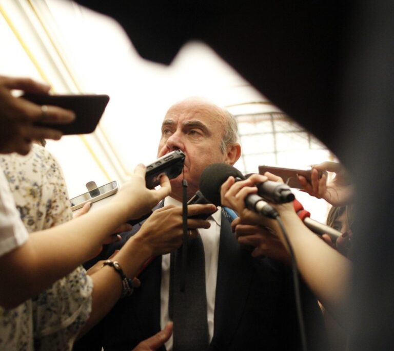 El Gobierno allanará el camino legal para que CaixaBank saque su sede de Cataluña