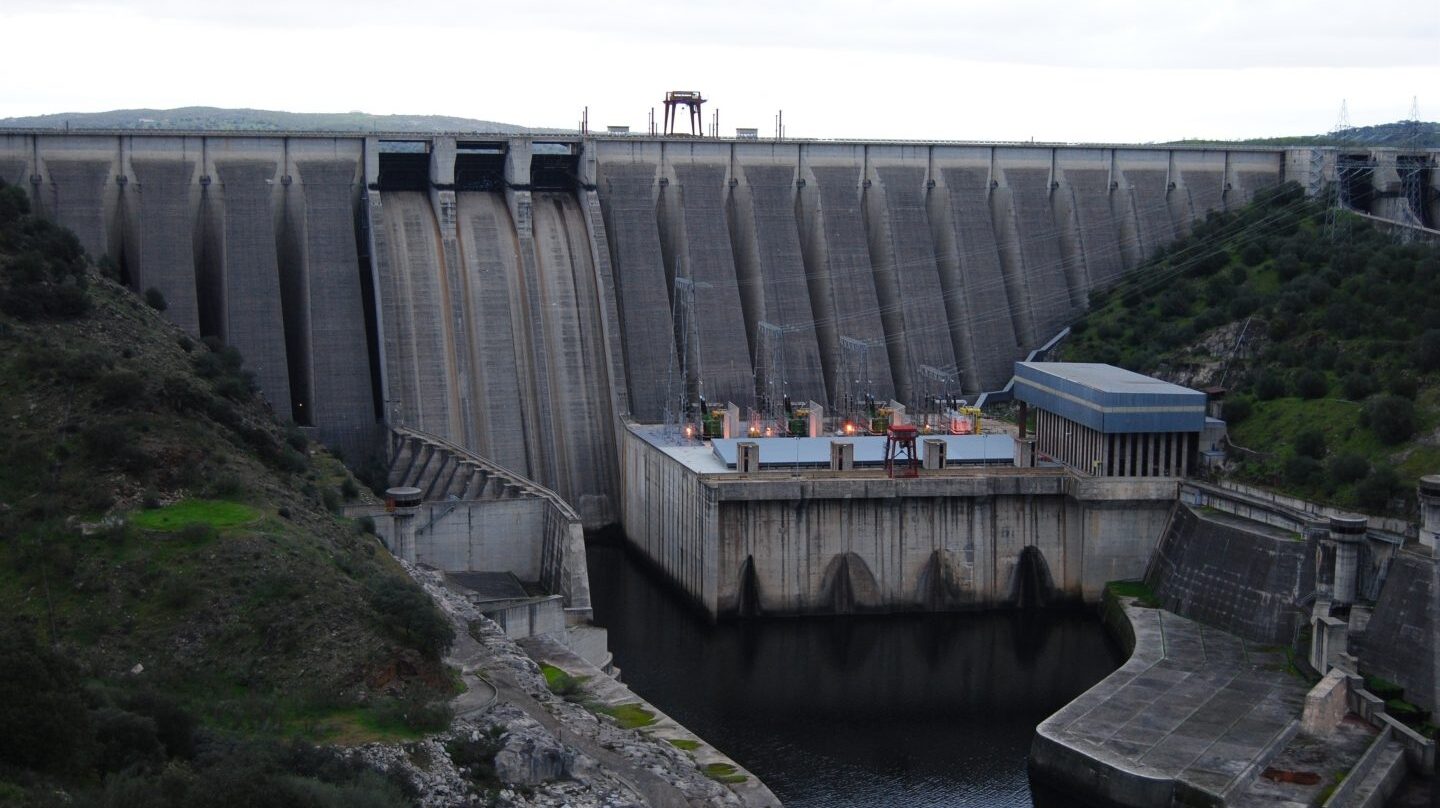Central hidroeléctrica del pantano de Alcántara, en Cáceres.