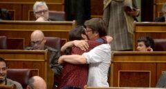 Iglesias aparcará la 'vía Colau' tras el 1-O y tomará las riendas para atraer al PSOE