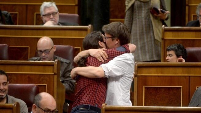 Iglesias toma el control de Podem y convoca un referéndum para anexionarlo a Colau