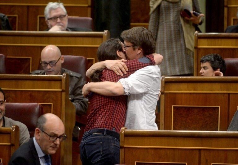 Iglesias aparcará la 'vía Colau' tras el 1-O y tomará las riendas para atraer al PSOE