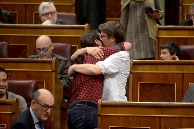 Iglesias toma el control de Podem y convoca un referéndum para anexionarlo a Colau