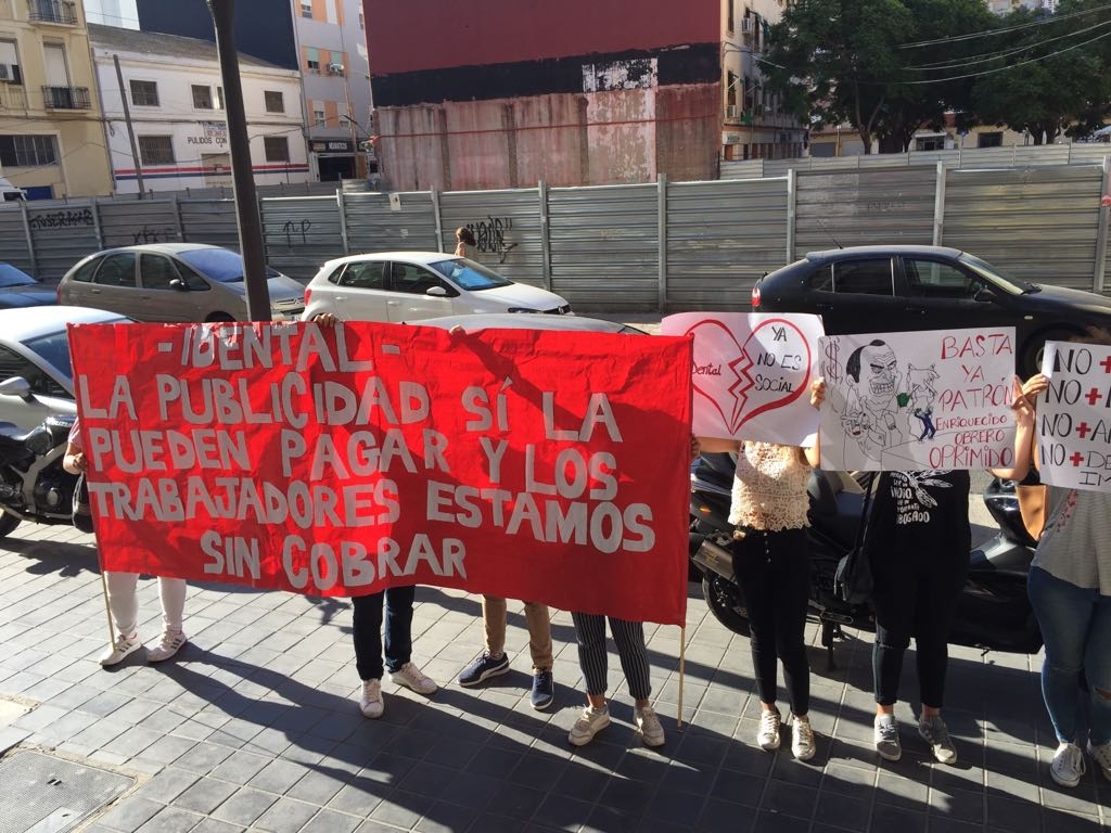 Los trabajadores de iDental convocan huelga indefinida en toda España para el día 26