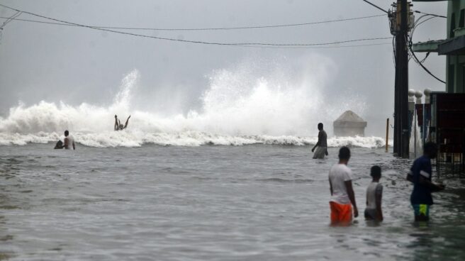 El mar inundó el Malecón de la Habana (Cuba)