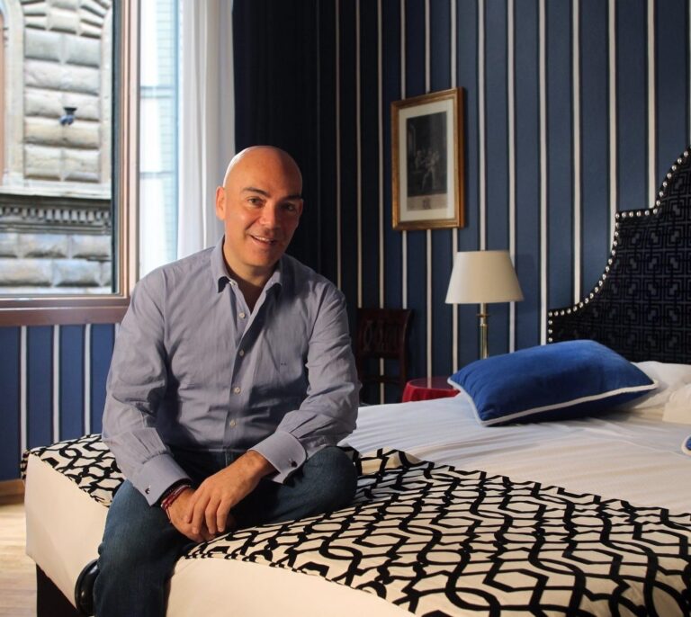 Room Mate, la hotelera de Kike Sarasola, presenta concurso de acreedores