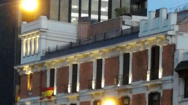 Koplowitz y Abelló, contra el 1-O: despliegan banderas de España en sus edificios