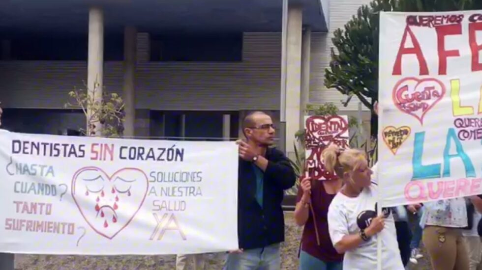 Manifestación de afectados de iDental en Canarias.