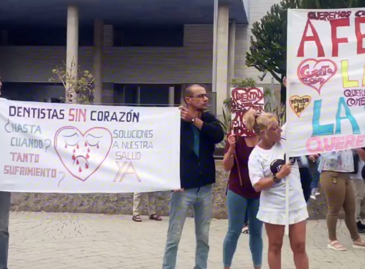 Manifestación de afectados de iDental en Canarias.