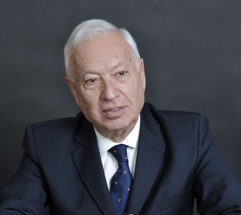 Margallo: "La vicepresidenta dijo que no habría urnas el 1-O y espero que haga honor a su compromiso"