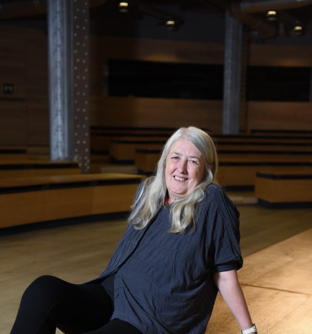 Mary Beard: "Votar no es sinónimo de democracia"