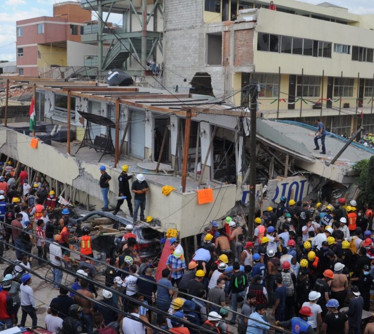 Al menos 218 muertos en el terremoto de México, uno de ellos español