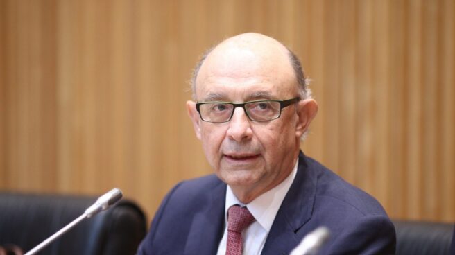 El ministro de Economía, Cristóbal Montoro, comparece en el Congreso para explicar la toma de control de las cuentas de Cataluña.