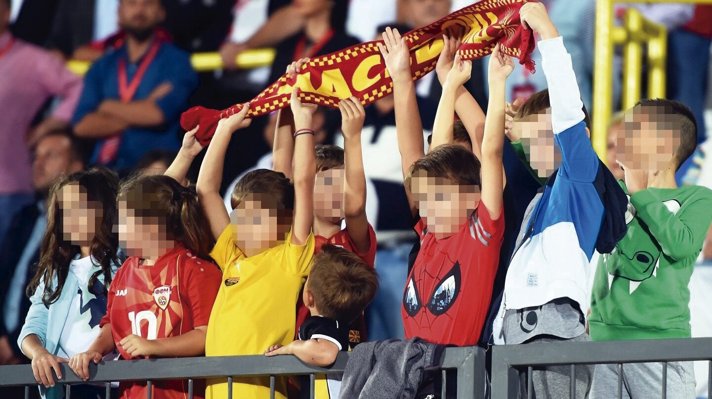 Niños en el fútbol.