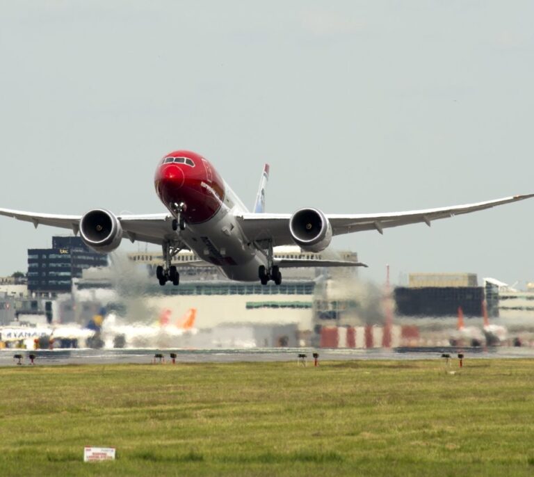 Norwegian pone en alerta a sus rivales: fichará otros 300 pilotos el próximo año